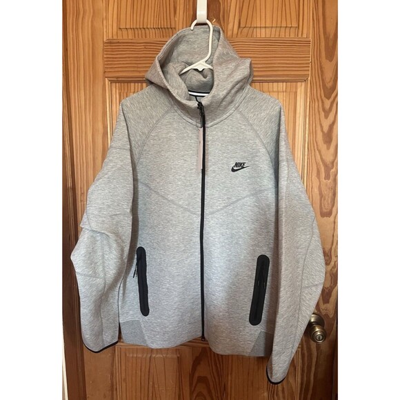 Nike Sportswear Tech Fleece Windrunner Hoodie Heather Grey Size M FB7921-063 - Picture 1 of 9